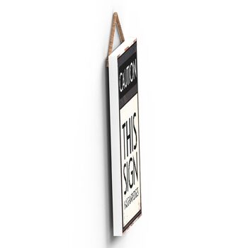 P2031 - Attention ce signe a des arêtes vives signe de typographie imprimé sur une plaque suspendue en bois 4