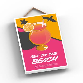 P2054 - Sexe sur la plage dans un verre à cocktail de style moderne sur le thème de l'alcool Plaque à suspendre en bois 2