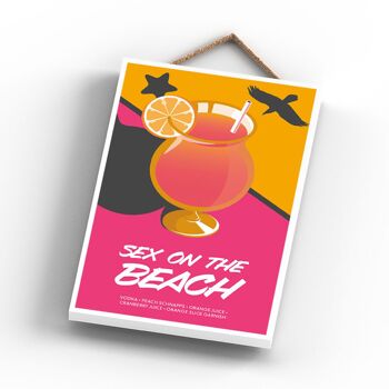 P2054 - Sexe sur la plage dans un verre à cocktail de style moderne sur le thème de l'alcool Plaque à suspendre en bois 3