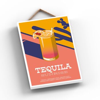 P2055 - Tequila Sunrise dans un verre à cocktail de style moderne sur le thème de l'alcool Plaque à suspendre en bois 2