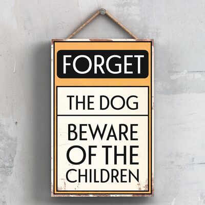 P2060 - Letrero tipográfico Forget The Dog impreso en una placa colgante de madera