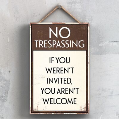 P2061 – No Trespassing You Weren’t Invited Typografie-Schild, gedruckt auf einer hölzernen Hängetafel