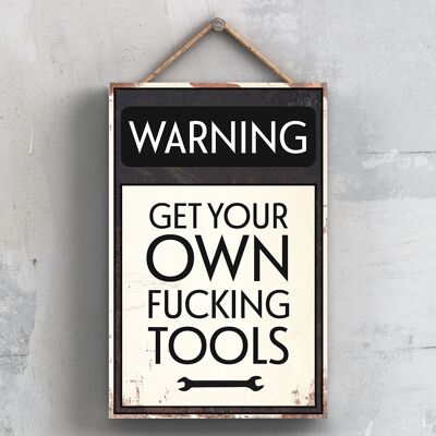 P2090 – Warnung Get Your Own Fucking Tools Typografie-Schild, gedruckt auf einer hölzernen Hängeplakette