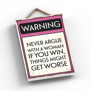 P2097 - Avertissement Never Argue With A Woman Typography Sign Imprimé sur une plaque à suspendre en bois 2