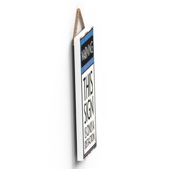 P2101 - Attention ce signe n'est qu'un signe de typographie de distraction imprimé sur une plaque suspendue en bois 4