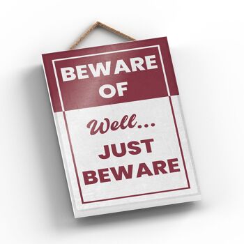P2174 - Beware Just Beware Typography Sign Imprimé sur une plaque à suspendre en bois 2