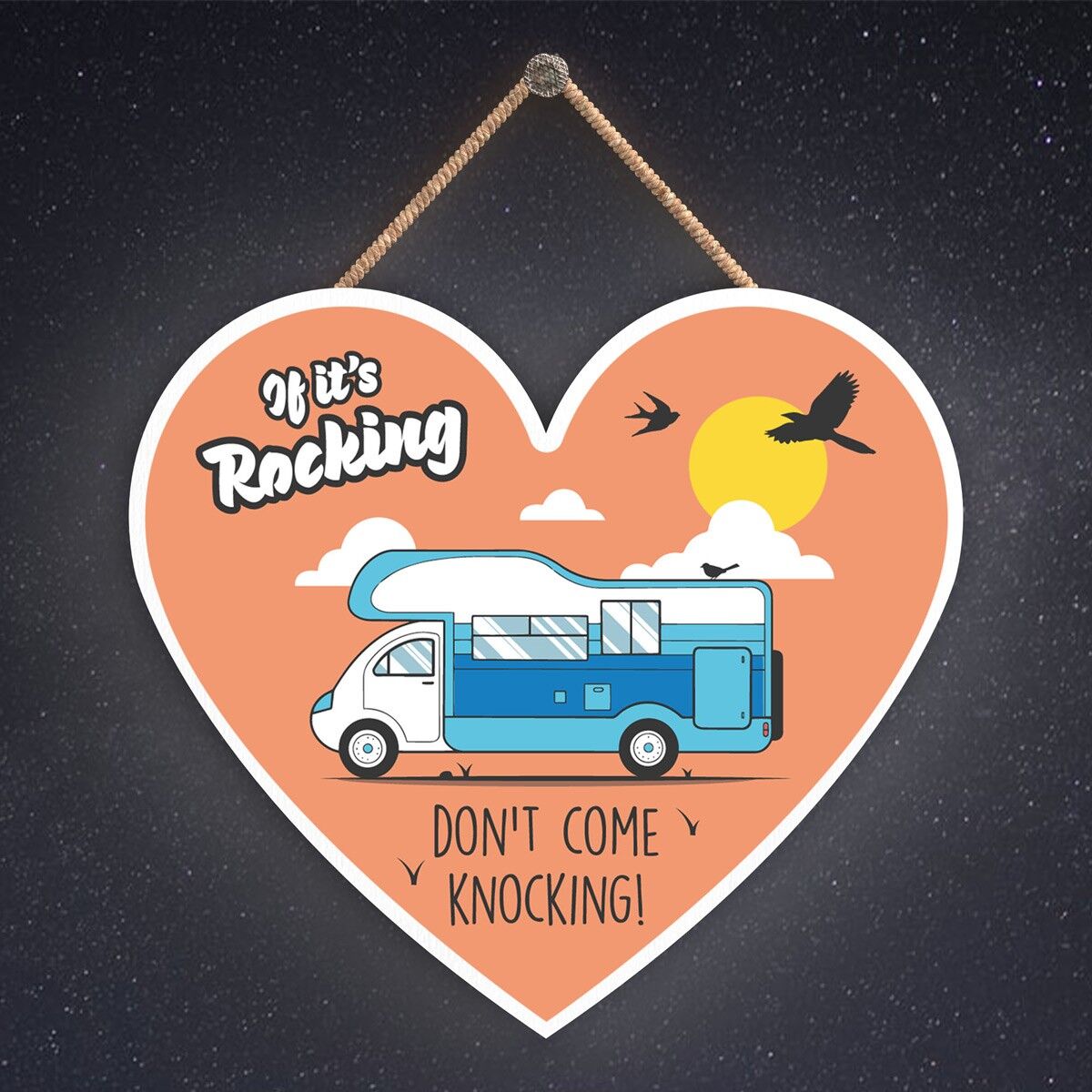 P2194 – Schaukelndes blaues Wohnwagen-Thema, herzförmiges Hängeschild