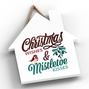 P2345 - Christmas Wishes Mistletoe Kisses Typographie rouge et verte sur une plaque à suspendre en bois en forme de maison 2