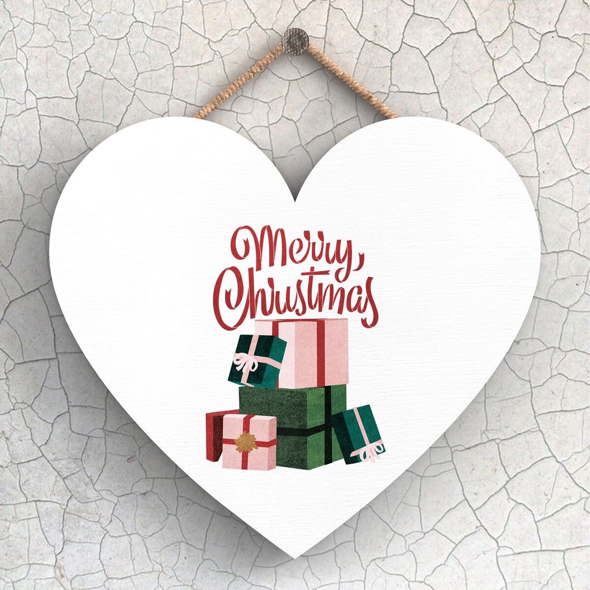 P2417 - Frohe Weihnachtsgeschenke und Typografie auf einem herzförmigen Holzschild zum Aufhängen