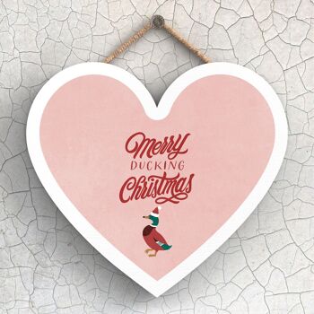 P2423 - Canard de Noël Merry Ducking sur une plaque à suspendre en bois en forme de coeur 1