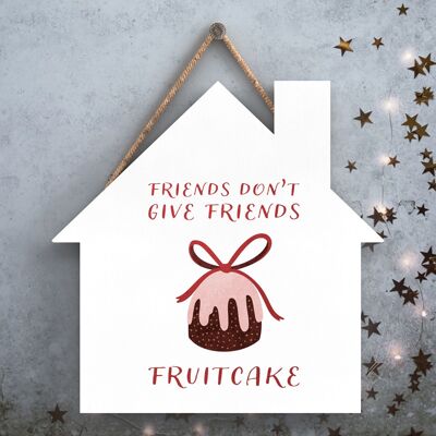 P2504 – Freunde schenken Freunden keine Obstkuchen-Typografie auf einem hölzernen Hängeschild in Form eines Hauses