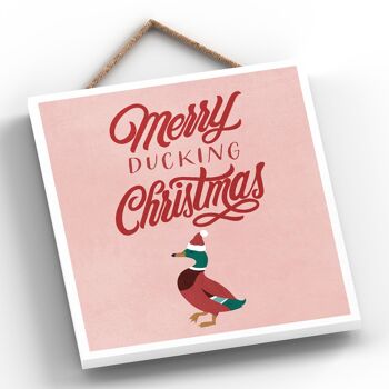 P2547 - Merry Ducking Canard de Noël sur une plaque à suspendre en bois de forme carrée 2
