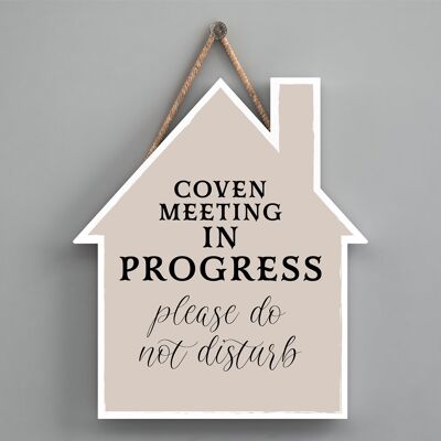 P2628 - Plaque à suspendre en bois sur le thème de la sorcellerie en forme de maison de réunion Coven