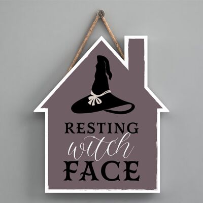 P2639 - Placa colgante de madera con temática de Halloween en forma de casa con cara de bruja descansando