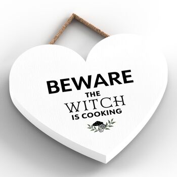 P2701 - Méfiez-vous de la cuisine des sorcières en forme de cœur sur le thème de la sorcellerie Plaque à suspendre en bois d'Halloween 2