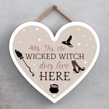 P2825 - Plaque à suspendre en bois sur le thème de la sorcellerie en forme de cœur de méchante sorcière 1