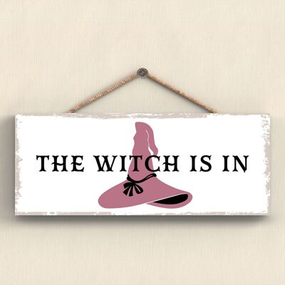 P2932 – Witch Is In Rectangle Witchcraft Themen Halloween Holzschild zum Aufhängen
