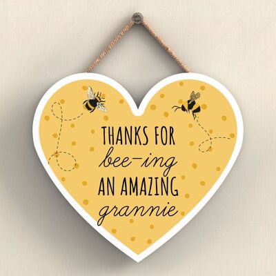 P3111-13 - Merci pour Bee-Ing une incroyable plaque à suspendre en bois en forme de cœur sur le thème de Grannie Bee