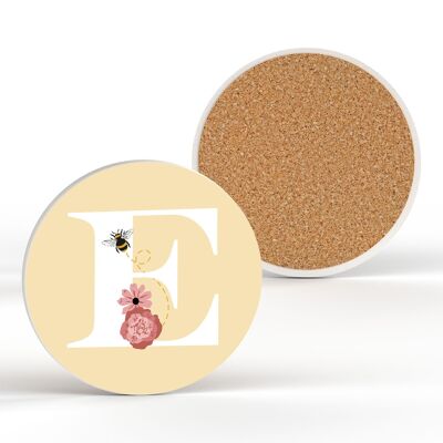 P3175 – Pastellgelber Buchstabe E Keramik-Untersetzer mit Biene und Blumenmotiv