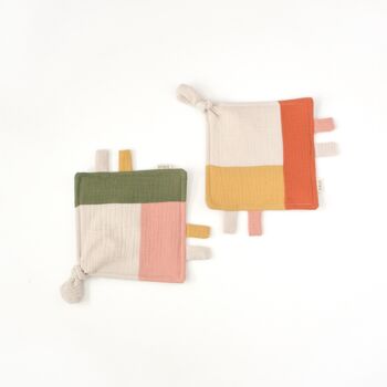 Doudou sensoriel Squares olive 6