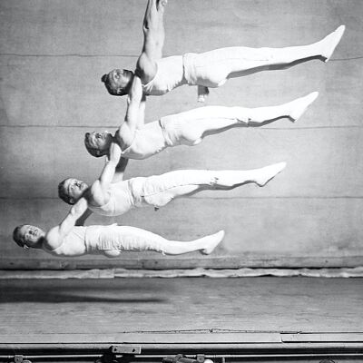 Blanko-Grußkarte - Vier schwebende Turnerinnen