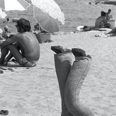 Leere Grußkarte - Beine im Sand