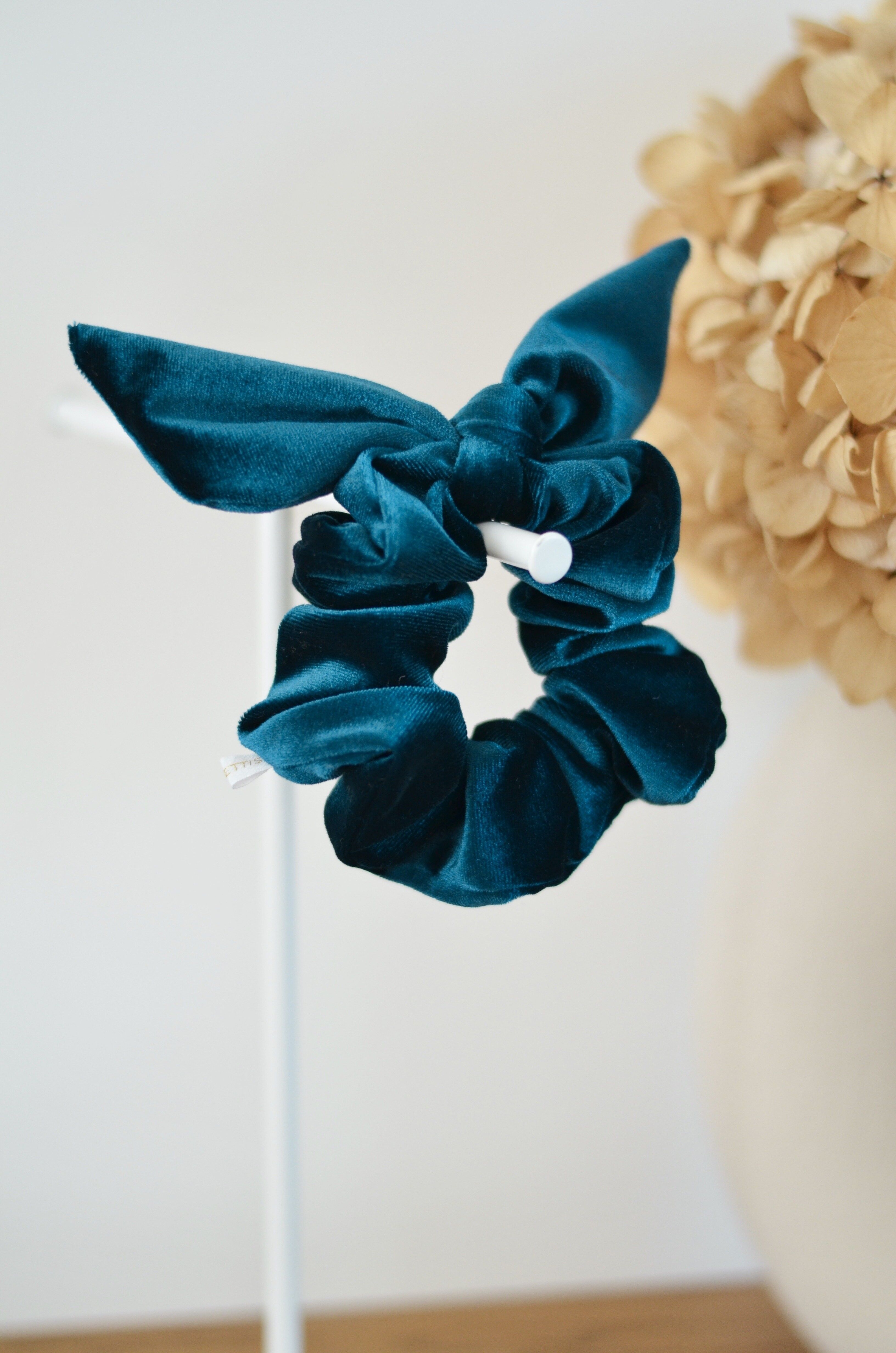 Scrunchie mit entenblauer Schleife