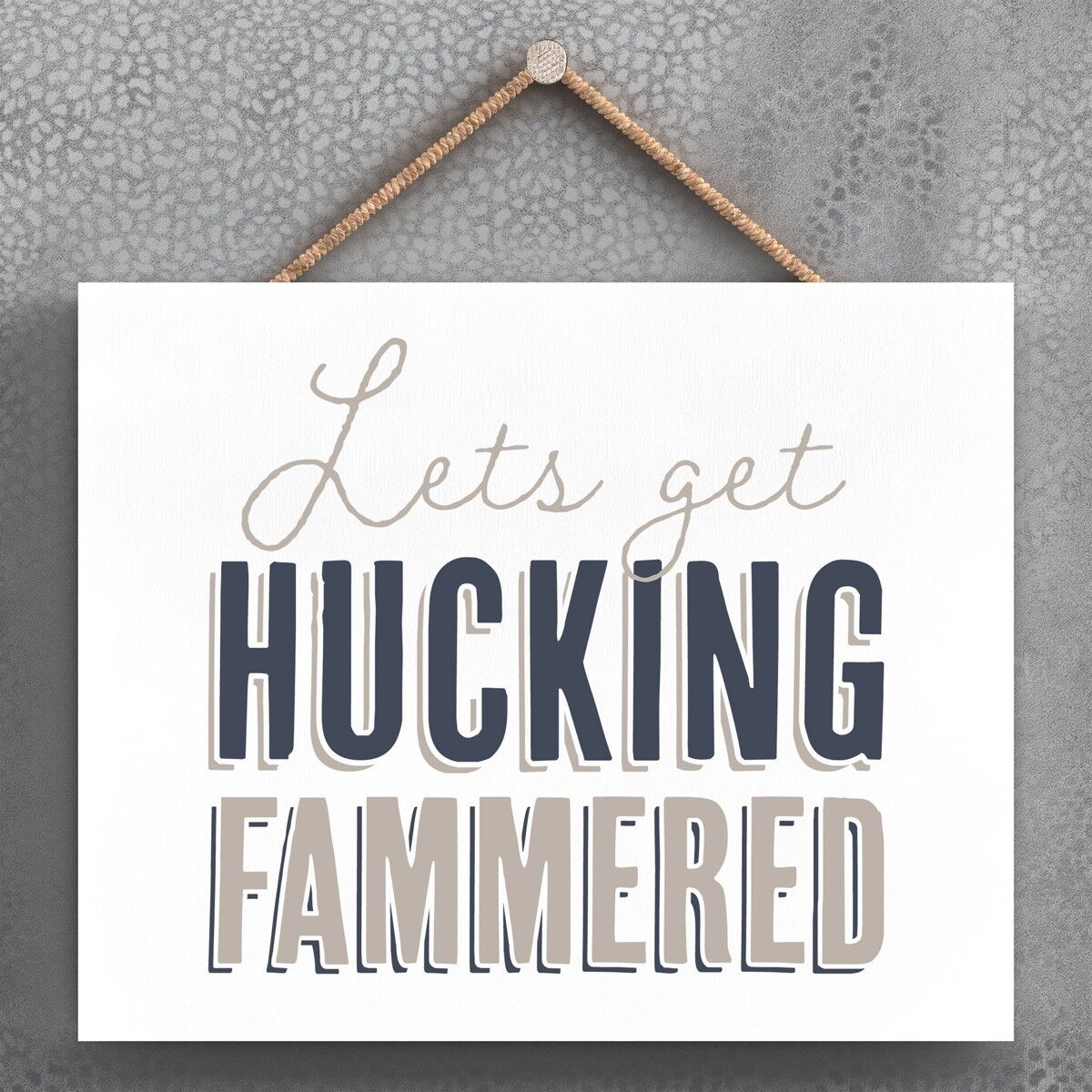 P3386 - Hucking Fammered Modern Grey Typography Home Humor Targa da appendere in legno