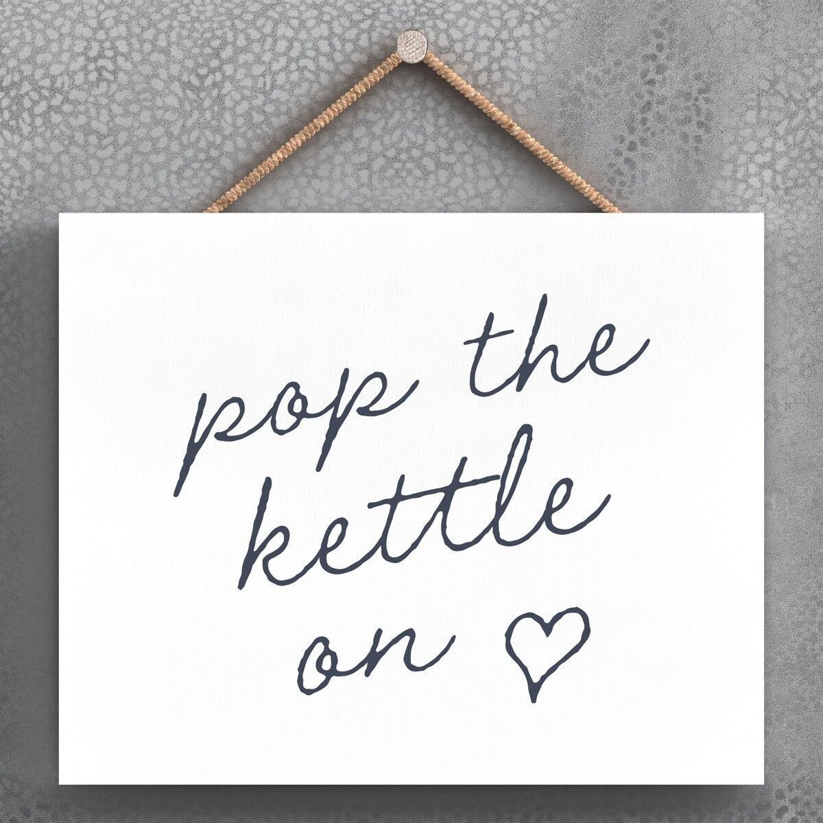 P3391 - Pop Kettle On Modern Gray Typography Home Humor Placa colgante de madera