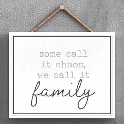P3393 - Chaos Or Family Modern Gray Typography Home Humor Placa colgante de madera