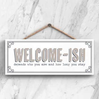 P3417 - Welcome-Ish Modern Grey Typography Home Humor Plaque à suspendre en bois 1