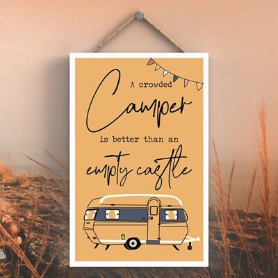 P3586 – Überfüllte Orange Camper Caravan Camping-Themen-Plakette zum Aufhängen