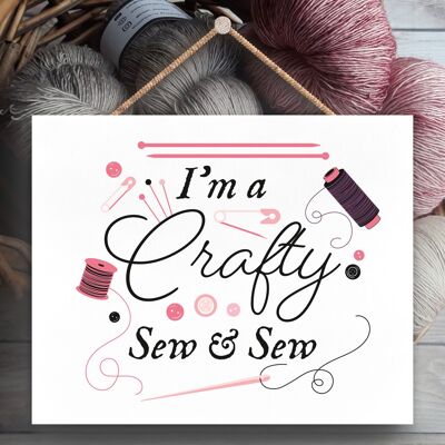 P3914 - Crafty Sew And Sew Sewing Room Theme Idea de regalo Placa colgante