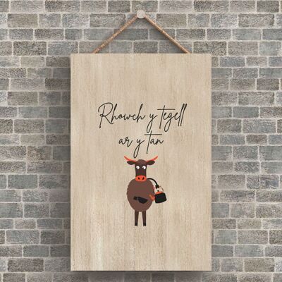 P4215 – Cow Rhowch Y Tegell Ar Y Tan setzen den Wasserkocher auf Welsh Cute Animal Theme Plaque