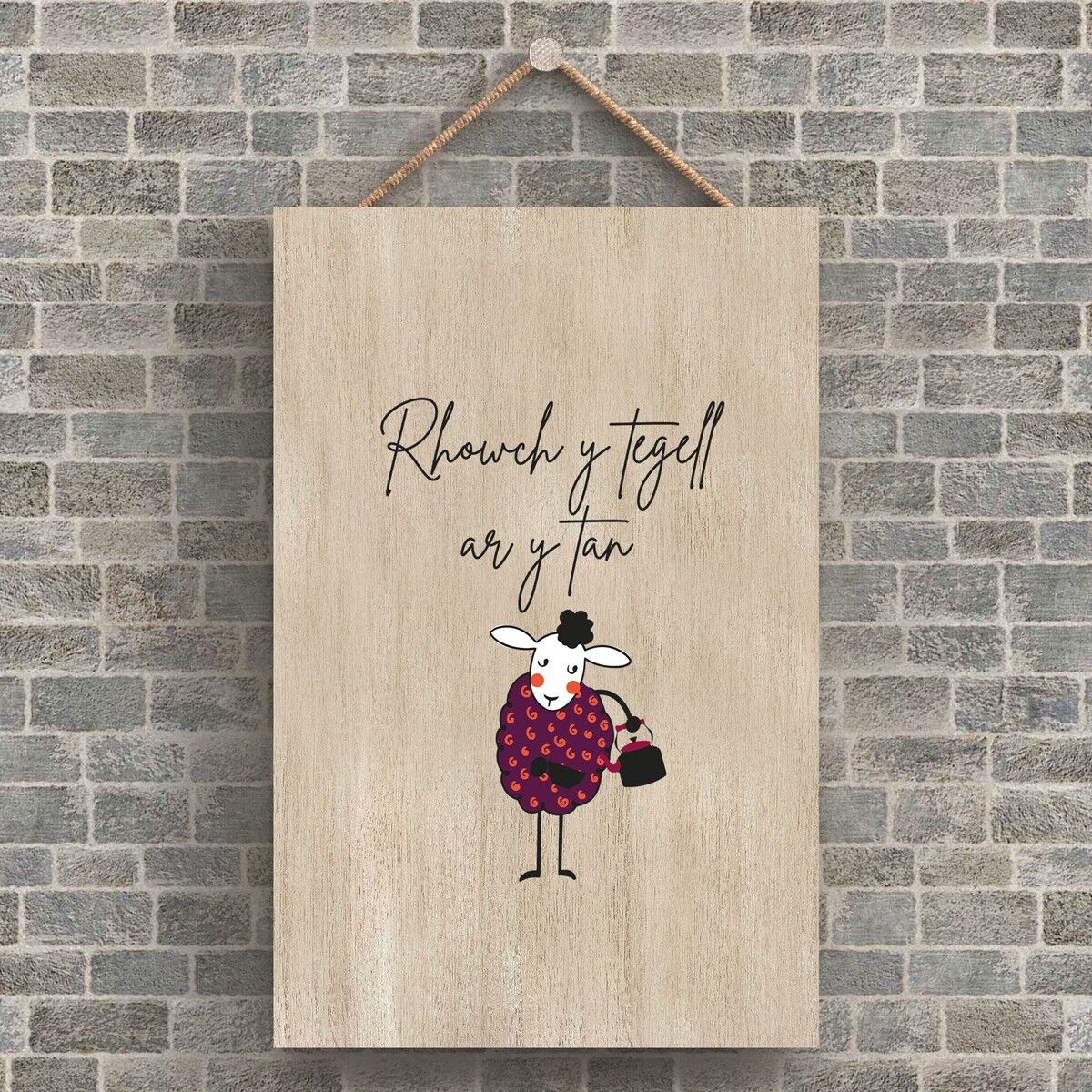 P4239 - Ovejas Rhowch Y Tegell Ar Y Tan Ponga El Hervidor En Welsh Cute Animal Theme Placa