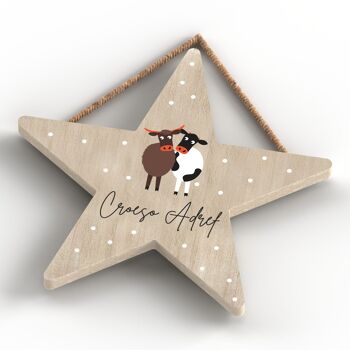 P4398 - Vache Croeso Adref Welcome Home Welsh Cute Animal Theme Plaque à suspendre en bois 4