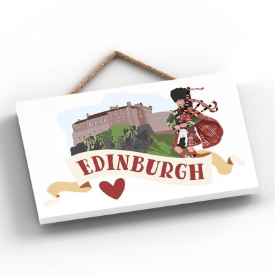 P4819 - Placa Colgante de Madera con Tema Escocés Tocando la Gaita en el Castillo de Edimburgo
