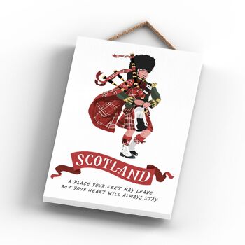 P4828 - Plaque à suspendre en bois joueur de cornemuse écossaise sur le thème de l'Ecosse 3