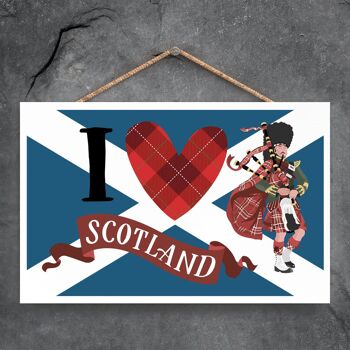 P4832 - I Love Scotland Écossais jouant de la cornemuse sur le thème de l'Écosse Plaque à suspendre en bois 1