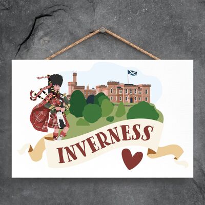 P4833 - Château d'Inverness Écossais jouant de la cornemuse sur le thème de l'Écosse Plaque à suspendre en bois