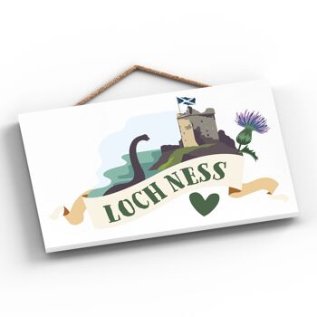 P4835 - Monstre et château du Loch Ness sur le thème de l'Ecosse Plaque à suspendre en bois 2