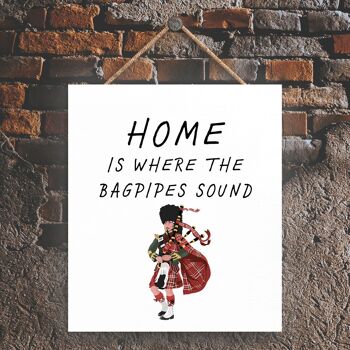 P4849 - House Is My Where My Bagpipes Sound On Scotland Plaque à suspendre en bois 1