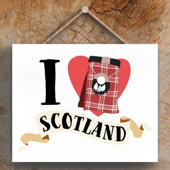 P4858 - Plaque à suspendre en bois sur le thème du kilt I Love Scotland 1