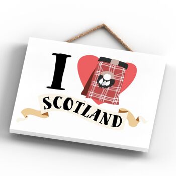 P4858 - Plaque à suspendre en bois sur le thème du kilt I Love Scotland 4