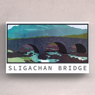 P4986 - Imán de madera con ilustración de paisaje escocés del día del puente de Sligachan