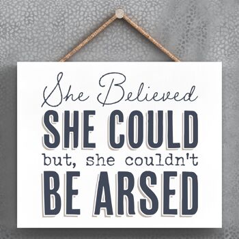 P5278 - She Believed She Could Modern Gray Typography Home Humor Plaque à suspendre en bois 1