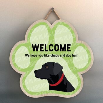 P5503 - Black Labrador Welcome Chaos And Dog Hair Katie Pearson Artworks Plaque à suspendre avec empreinte de patte 1