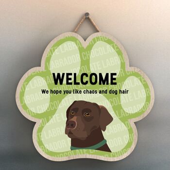 P5511 - Chocolate Labrador Welcome Chaos And Dog Hair Katie Pearson Artworks Plaque à suspendre avec empreinte de patte 1