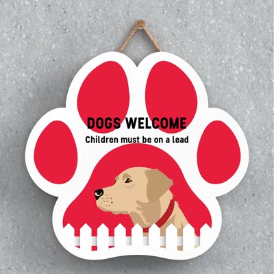 P5655 - Perros Labrador amarillos dan la bienvenida a los niños con correas Katie Pearson Artworks Placa colgante con huellas de patas