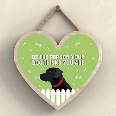 P5674 - Black Labrador Sii la persona che il tuo cane pensa che tu sia senza Katie Pearson Artworks Heart Hanging Plaque